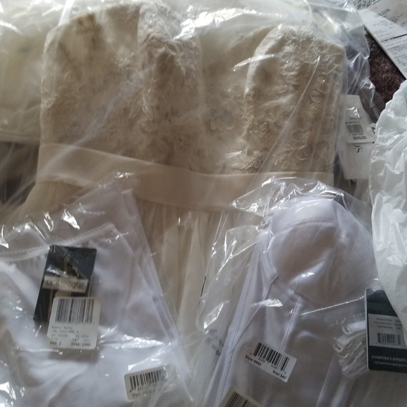 Wedding dress - Picture 5 of 5